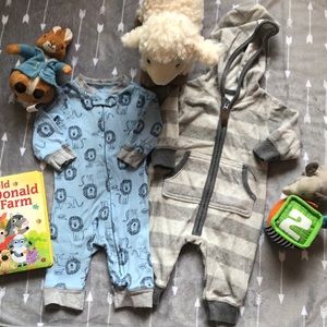 🏈 Baby boy Carters zip up onesies bundle!